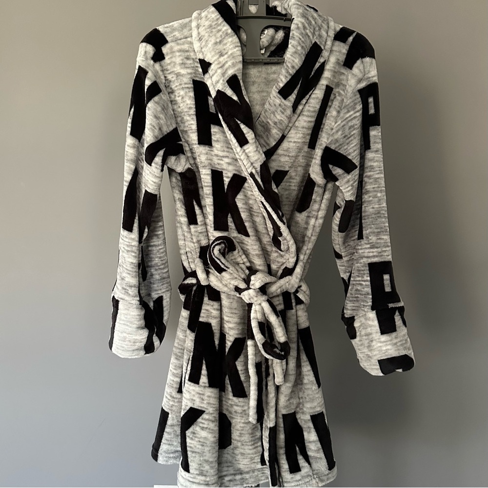 PINK Victoria's Secret Gray Iconic All Over Print Logo Plush Belted Robe
